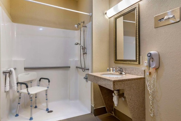 Comfort Suites Montgomery East Monticello Dr. image 22