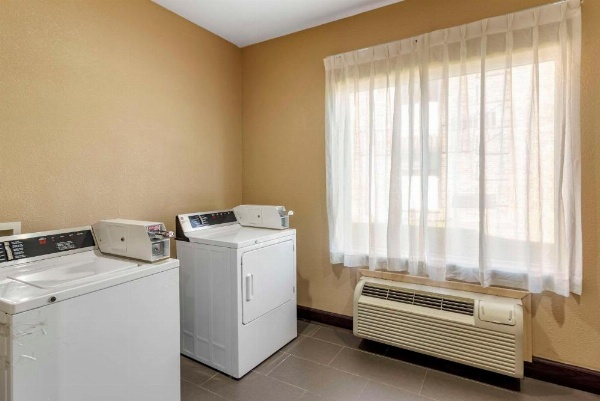 Comfort Suites Montgomery East Monticello Dr. image 7
