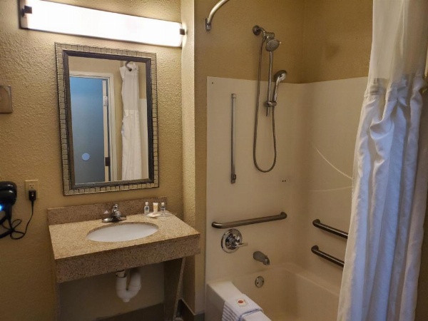 Comfort Suites Montgomery East Monticello Dr. image 9